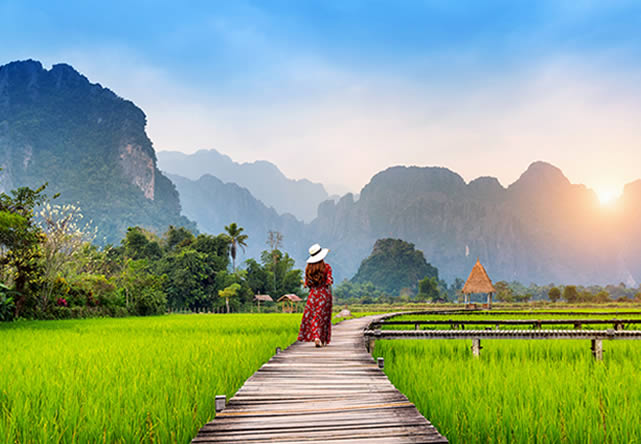 foto del tout a laos  en español 2024-2025