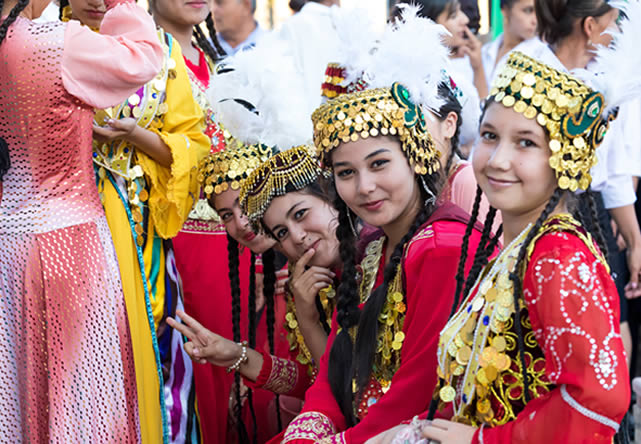 foto del tout a uzbekistan en español 2026-2027